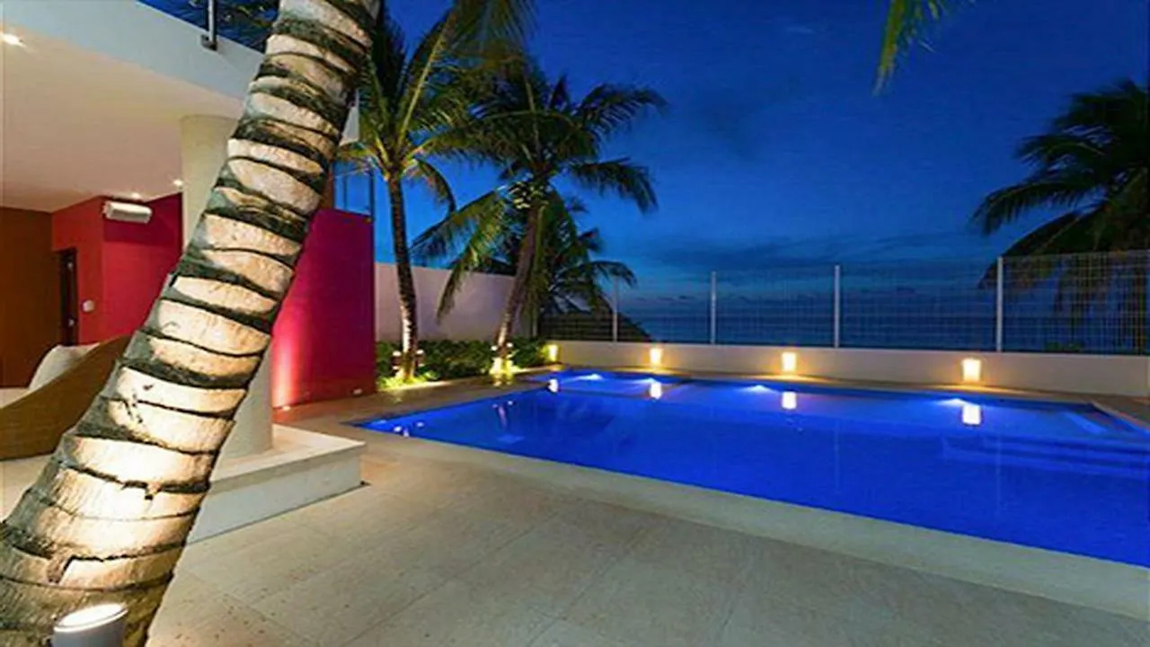 Luxury Beachfront Villa In Cozumel - Cortesstars Cancún 0*,