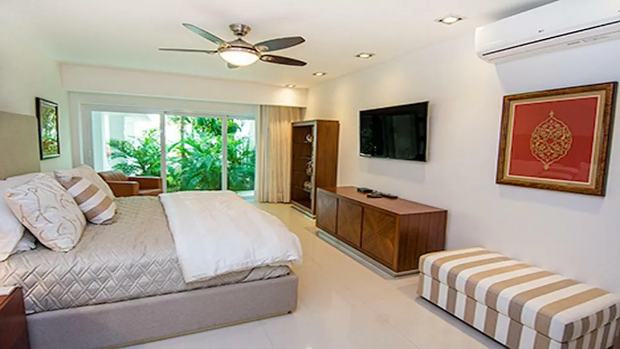 Luxury Beachfront Villa In Cozumel - Cortesstars Cancún 0*,  Mexiko